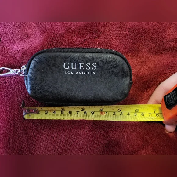 Guess pouch - Picture 3 of 3